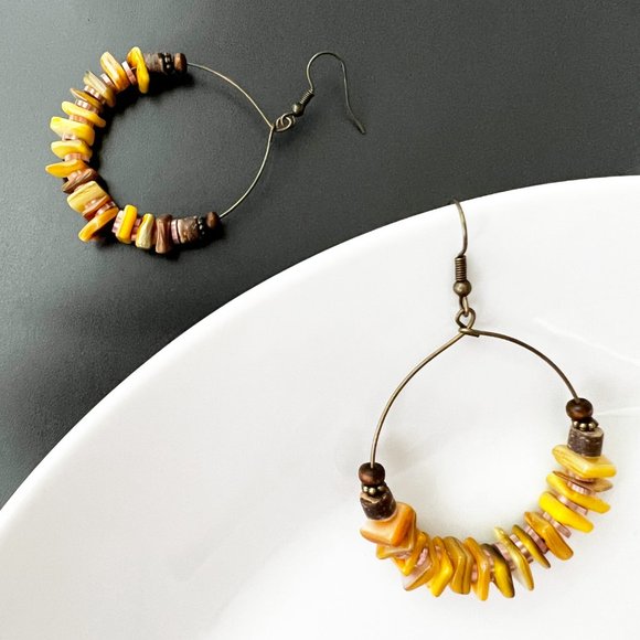 NEW "Canyon" Shell Round Earrings (yellow) - Picture 3 of 5